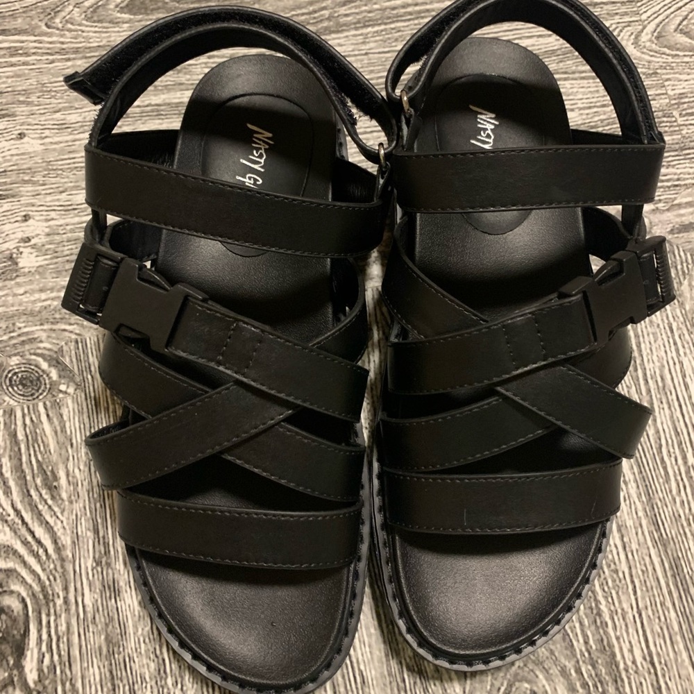 Women’s 7 90’s chunky sandals NWB Nasty Gal blk